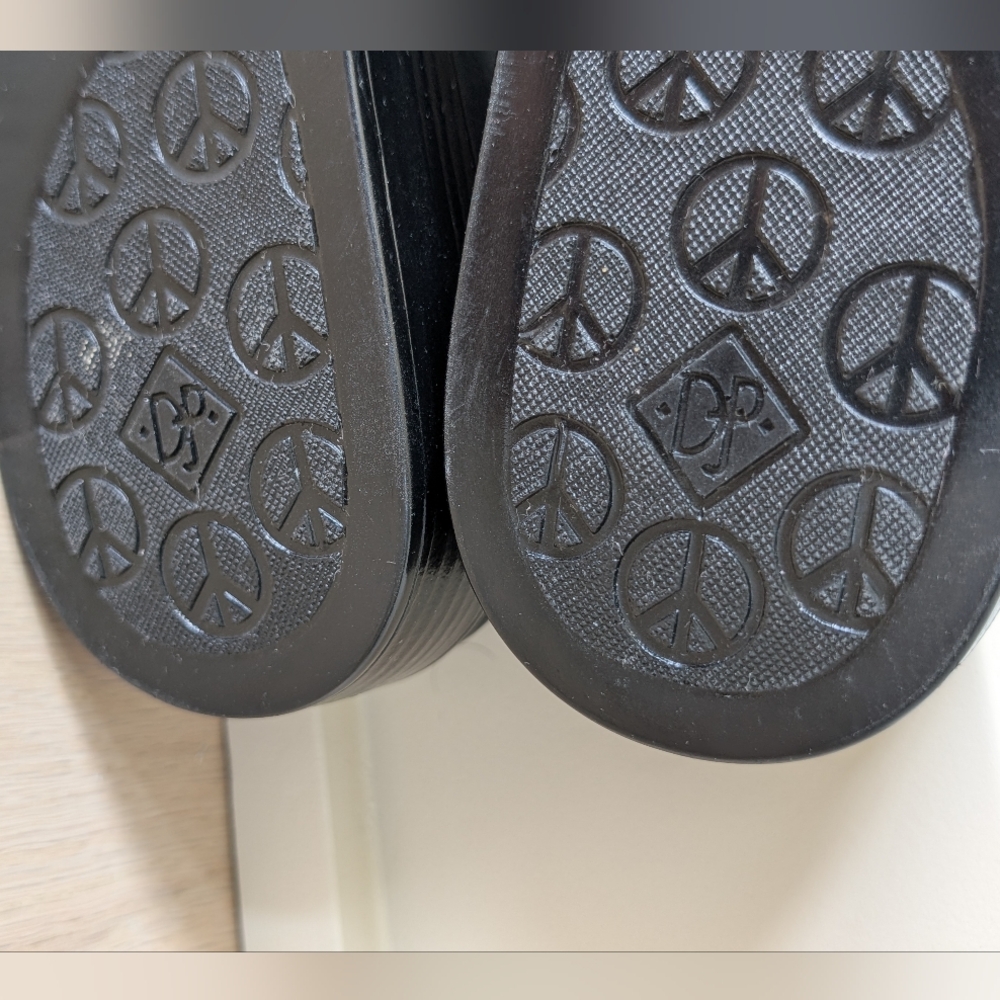 Donald J. Pliner  FIFI Black & White Beaded Sandals - Picture 9 of 10
